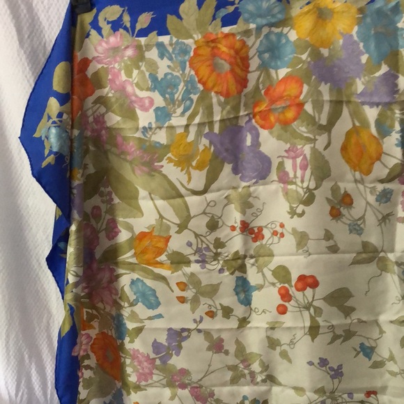 34x34 Coach Silk Scarf Adorned With Florals, Cherries, Vines and a Blue Boarder - Picture 5 of 7